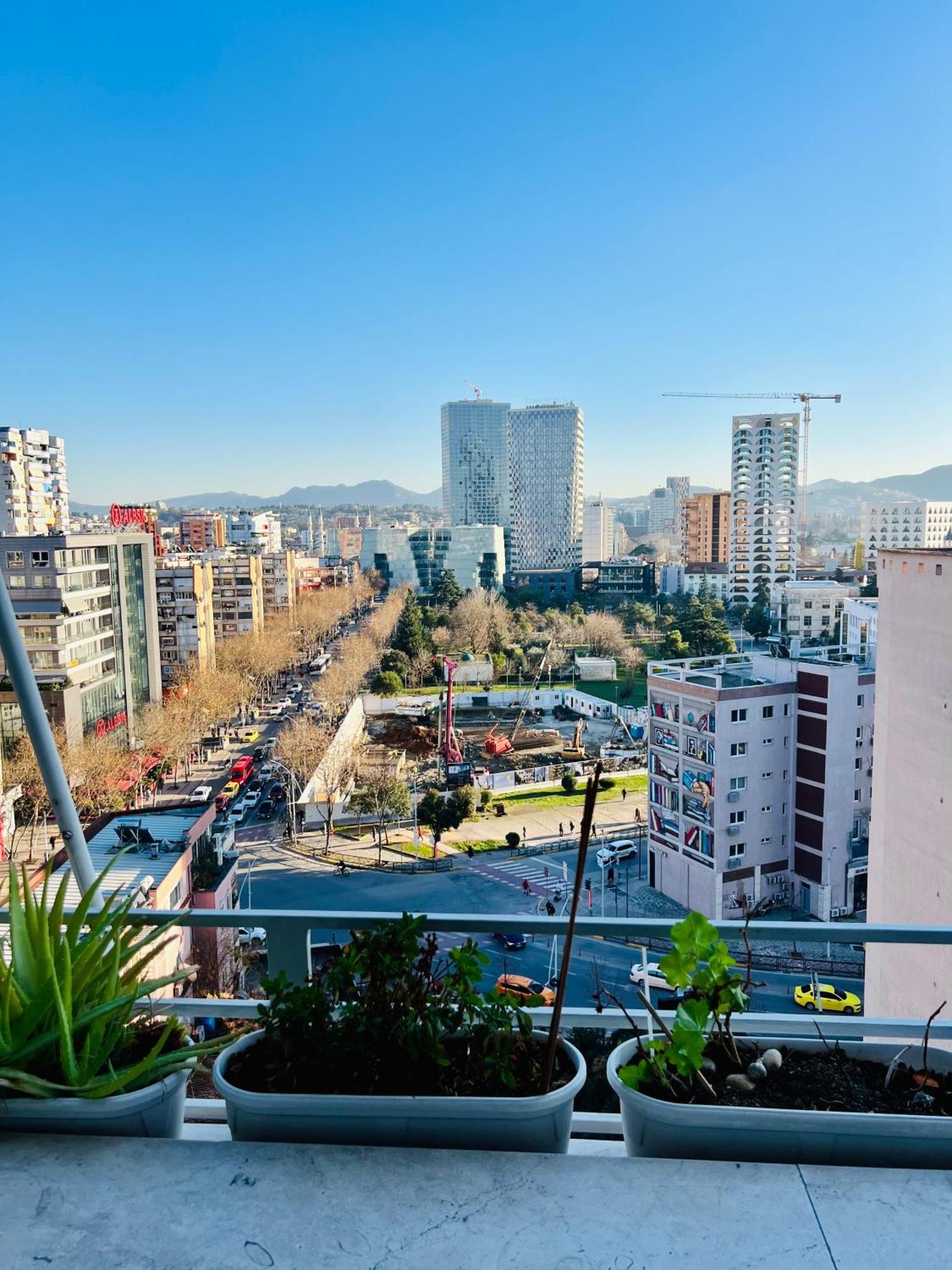 Tirana Gallery Apartment - City Center View エクステリア 写真