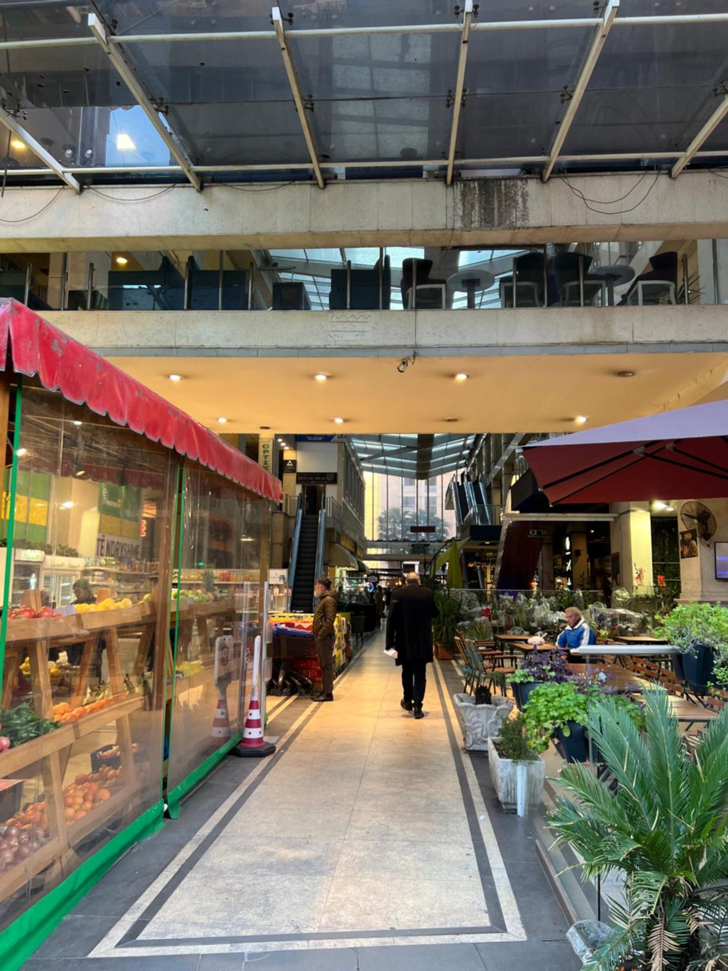 Tirana Gallery Apartment - City Center View エクステリア 写真