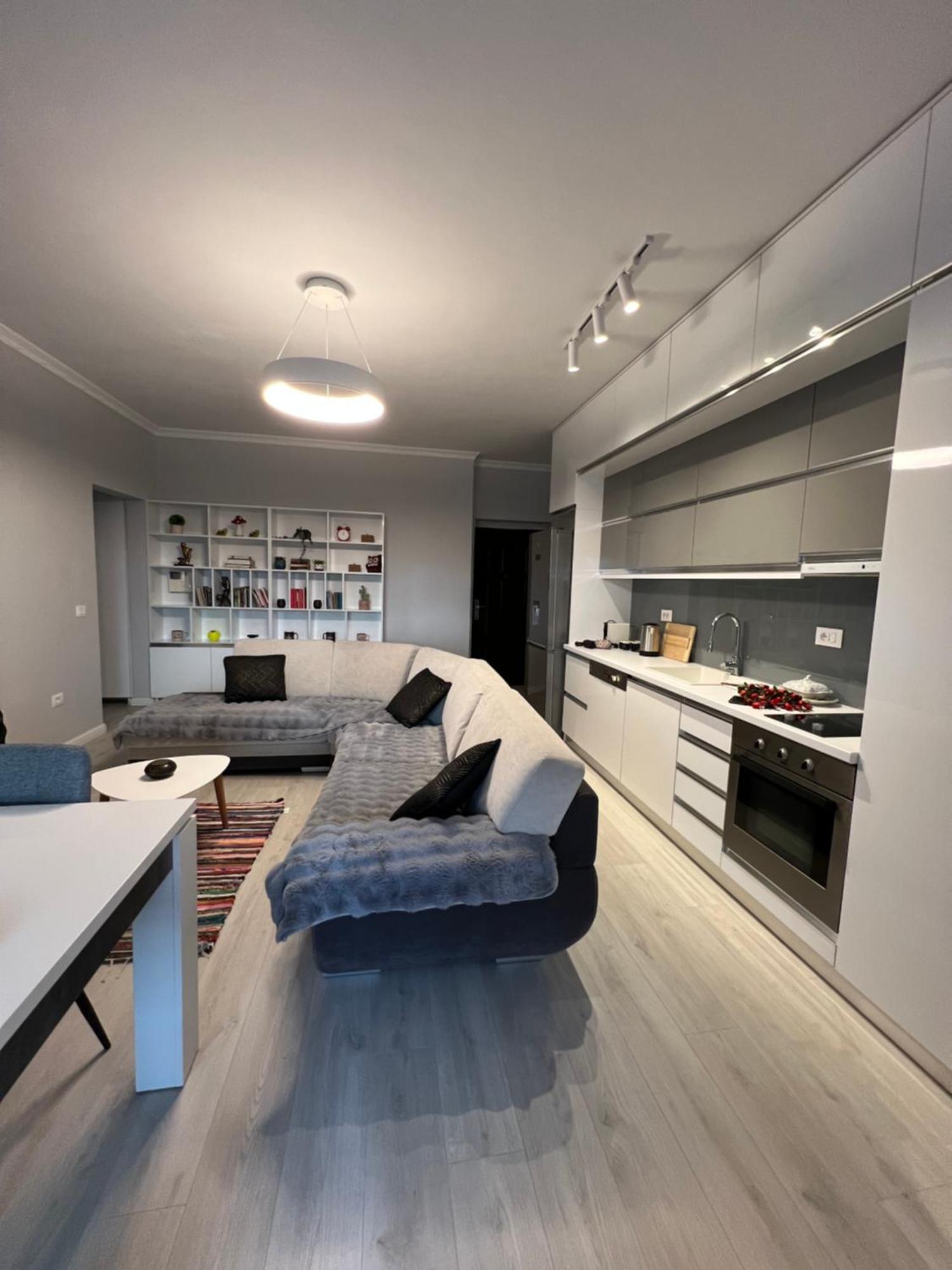 Tirana Gallery Apartment - City Center View エクステリア 写真