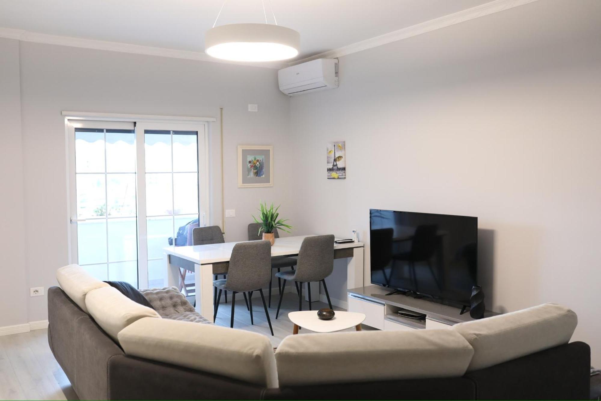 Tirana Gallery Apartment - City Center View エクステリア 写真