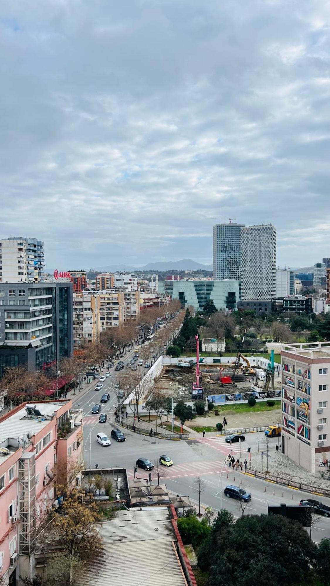 Tirana Gallery Apartment - City Center View エクステリア 写真