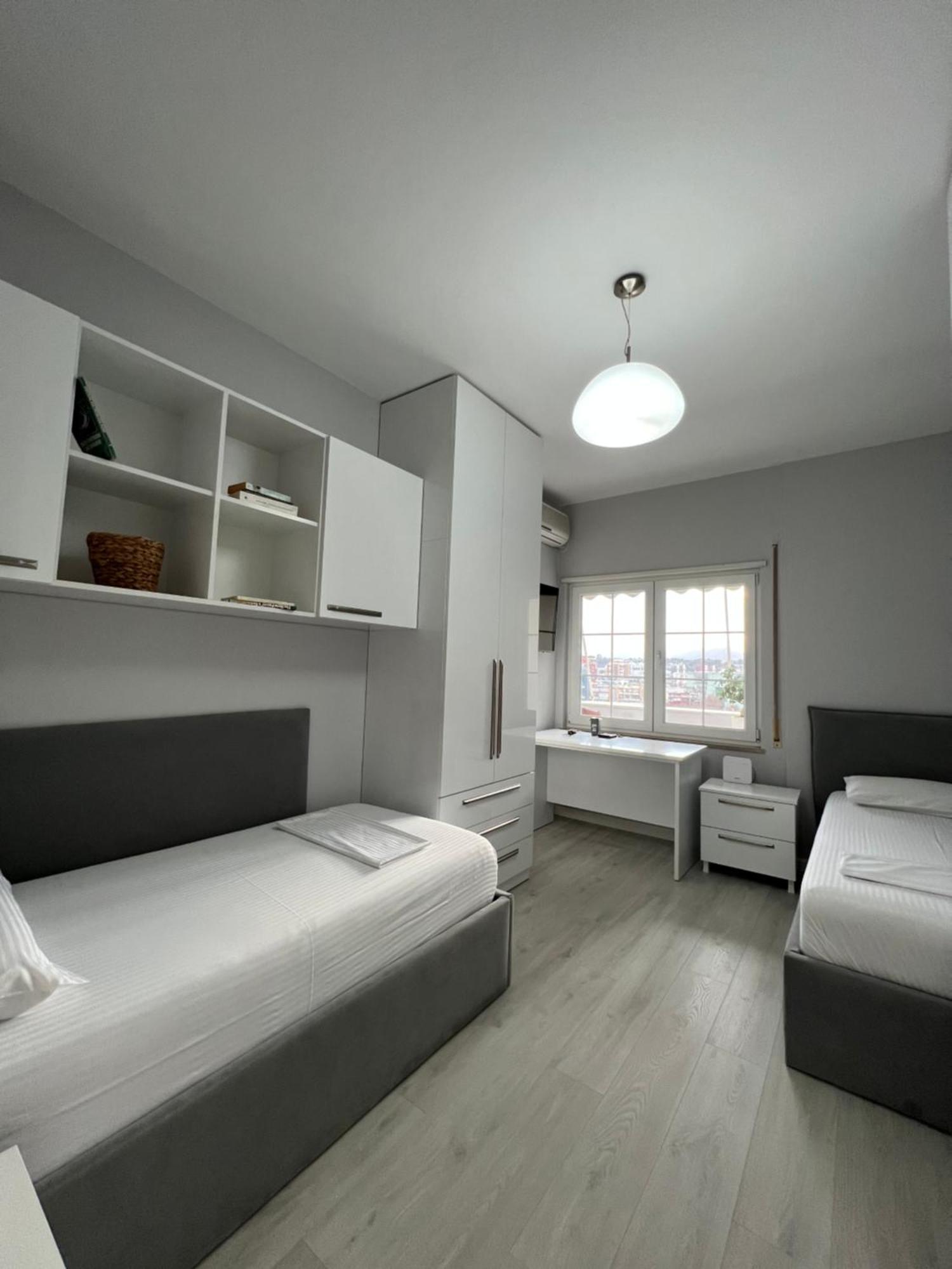Tirana Gallery Apartment - City Center View エクステリア 写真