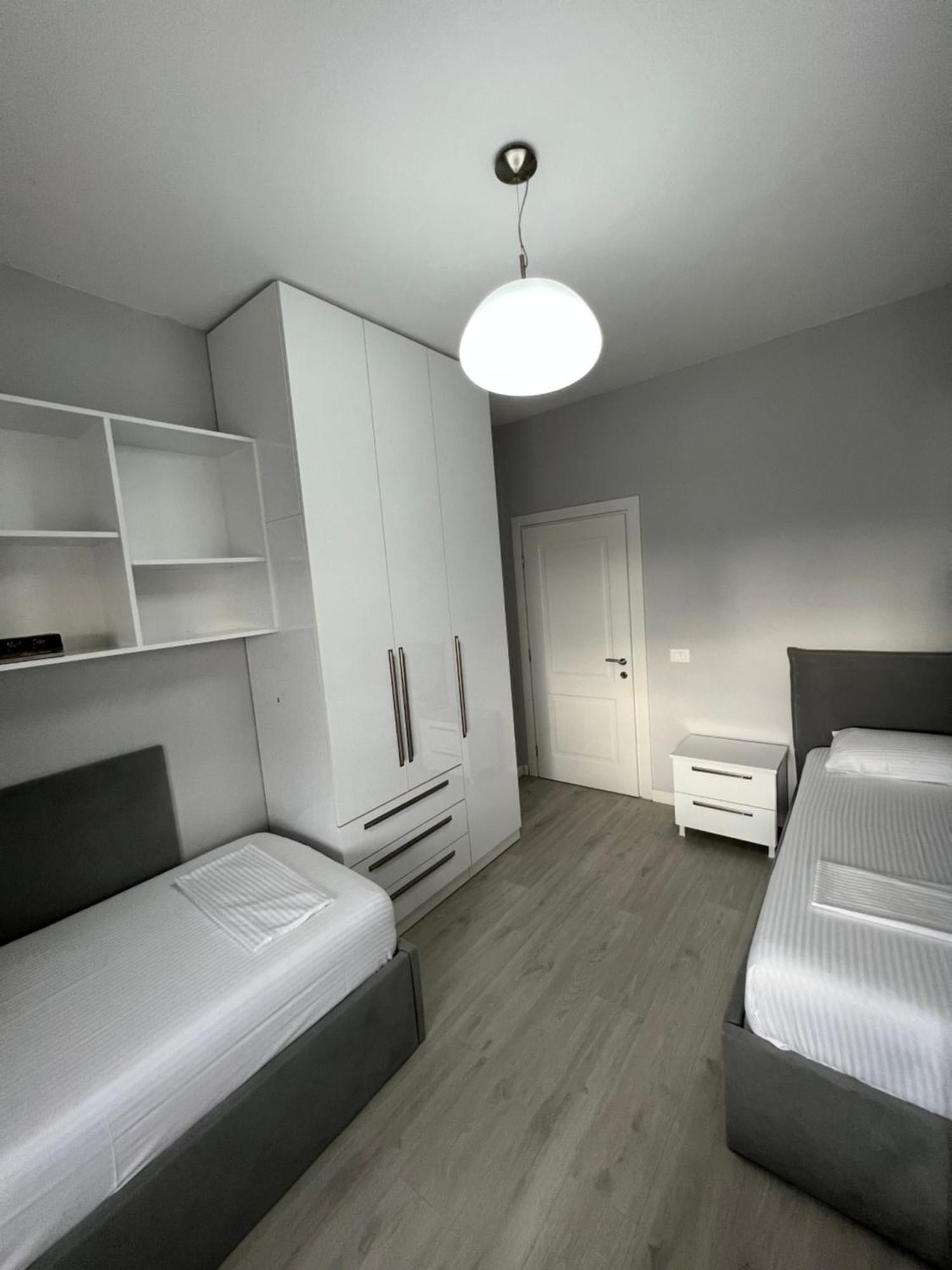 Tirana Gallery Apartment - City Center View エクステリア 写真