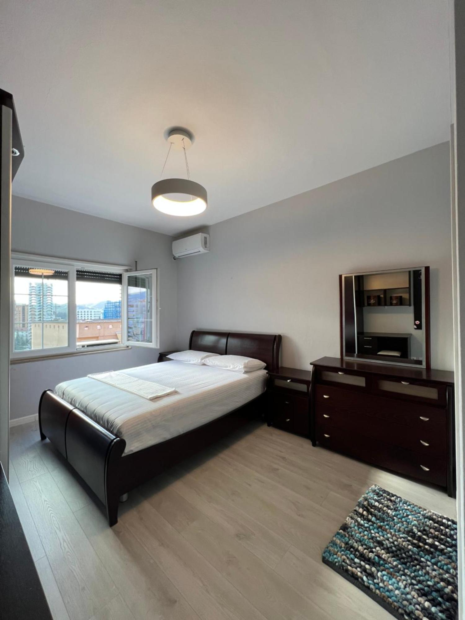 Tirana Gallery Apartment - City Center View エクステリア 写真