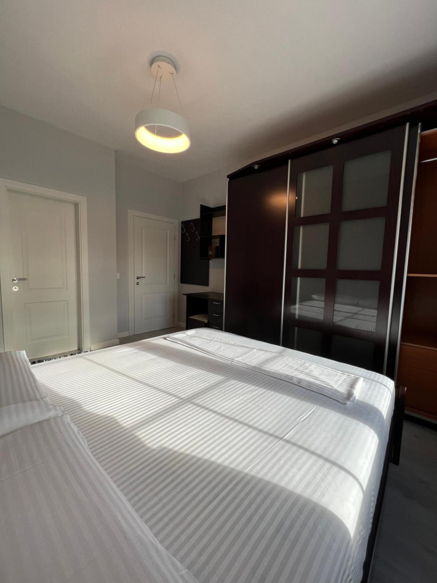 Tirana Gallery Apartment - City Center View エクステリア 写真