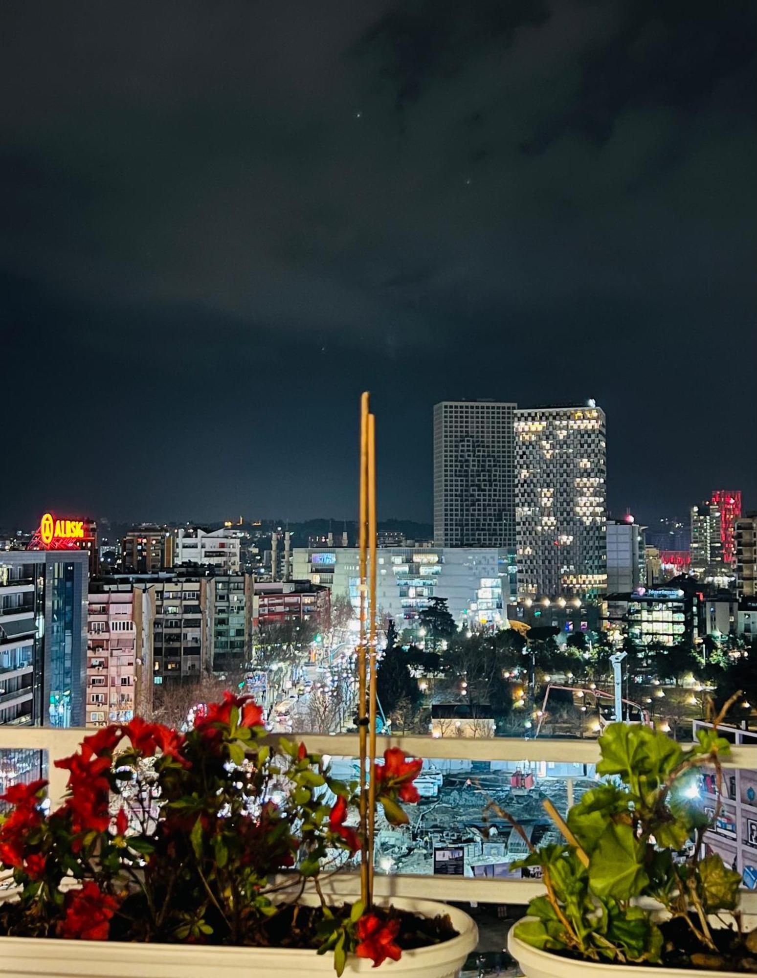 Tirana Gallery Apartment - City Center View エクステリア 写真